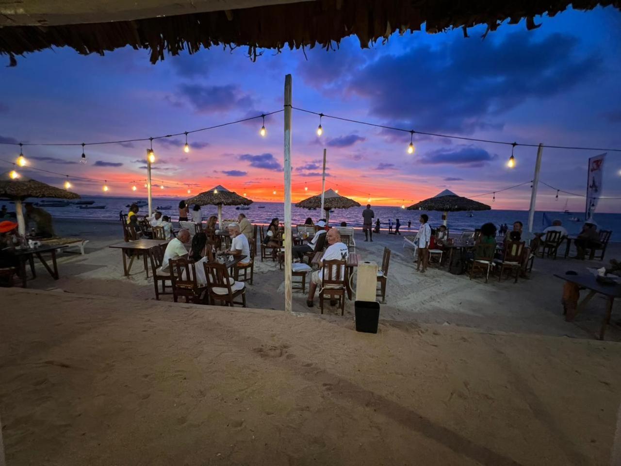 Hotel Ambatoloaka Nosy-Be Buitenkant foto