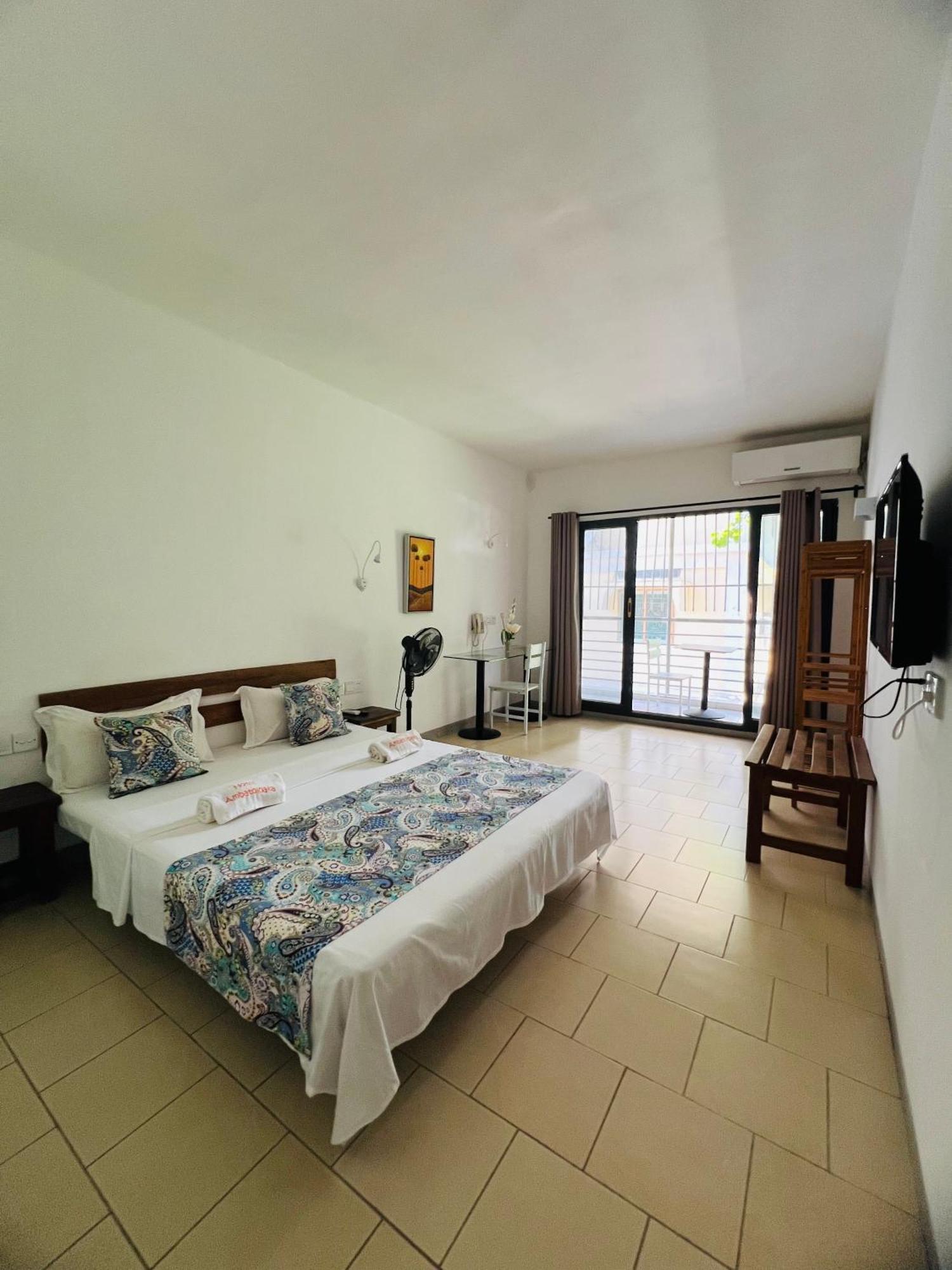 Hotel Ambatoloaka Nosy-Be Buitenkant foto