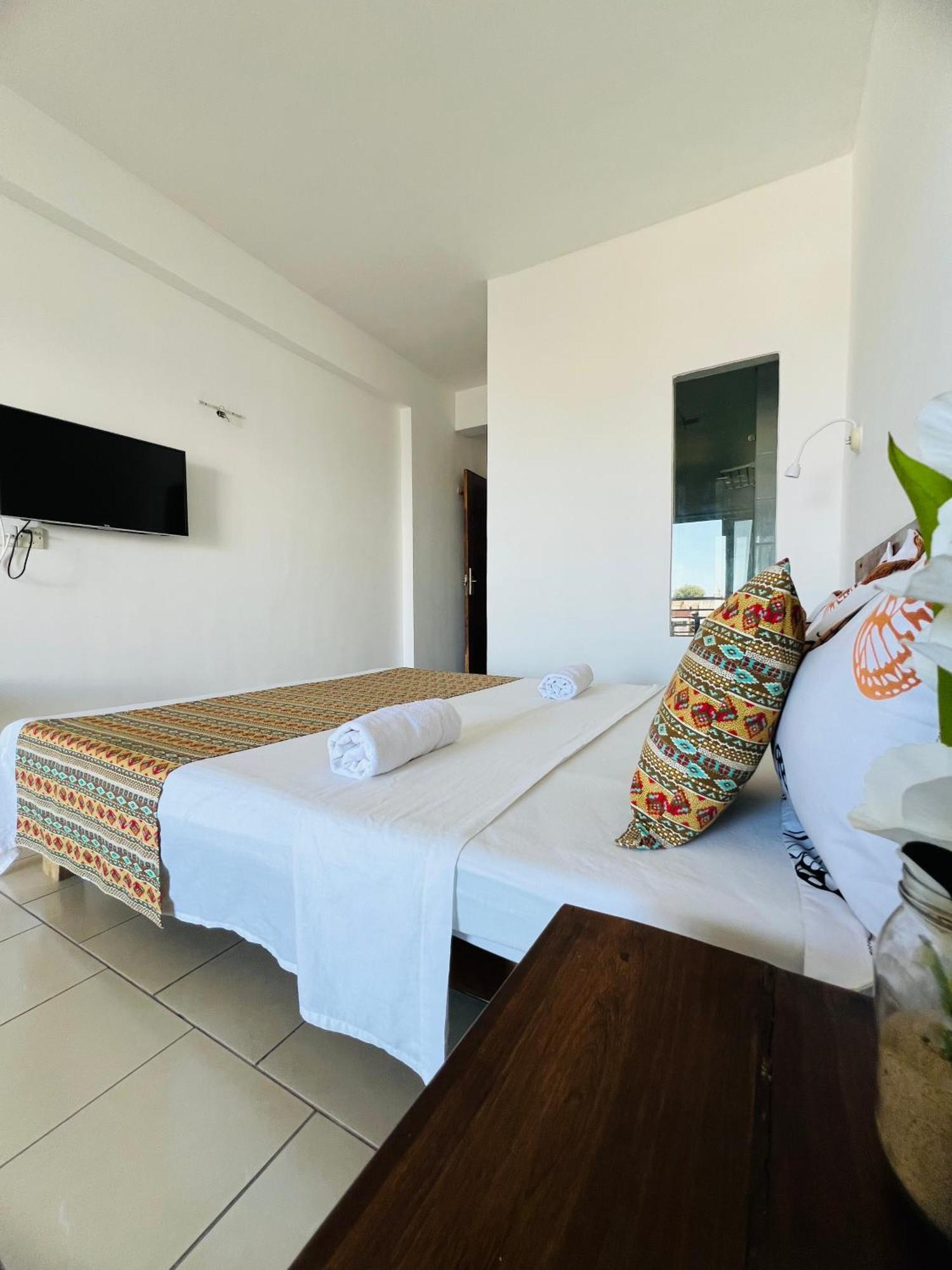 Hotel Ambatoloaka Nosy-Be Buitenkant foto